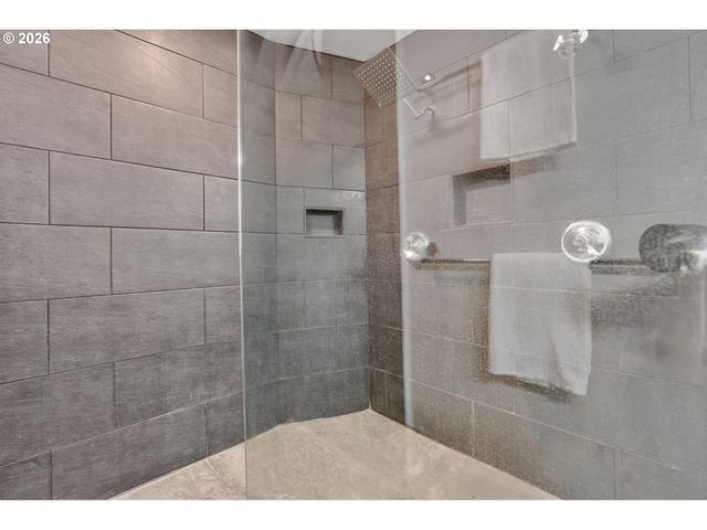 32370 Se JUDD Rd, Eagle Creek, OR 97022
