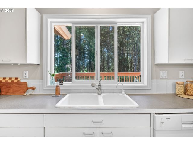32370 Se JUDD Rd, Eagle Creek, OR 97022