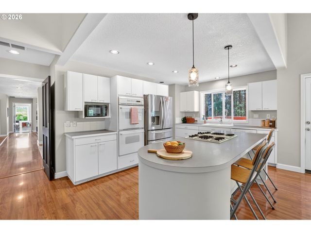 32370 Se JUDD Rd, Eagle Creek, OR 97022
