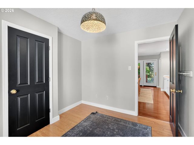 32370 Se JUDD Rd, Eagle Creek, OR 97022