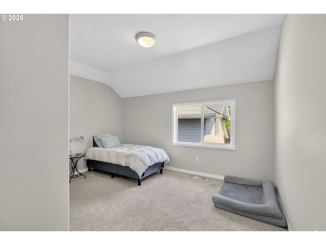 32370 Se JUDD Rd, Eagle Creek, OR 97022