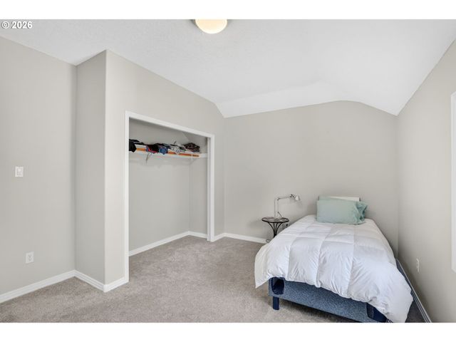 32370 Se JUDD Rd, Eagle Creek, OR 97022