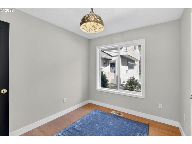 32370 Se JUDD Rd, Eagle Creek, OR 97022