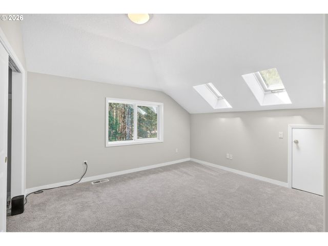 32370 Se JUDD Rd, Eagle Creek, OR 97022
