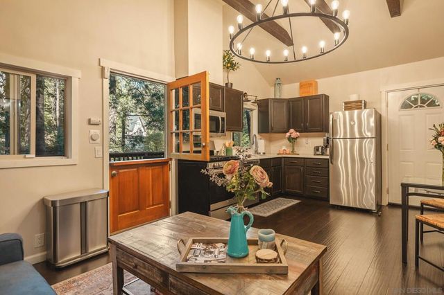 625 Cottage Grove Rd, Lake Arrowhead, CA 92352