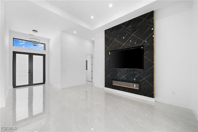 2013 SW 37th TER, Cape Coral, FL 33914