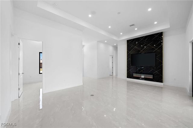 2013 SW 37th TER, Cape Coral, FL 33914