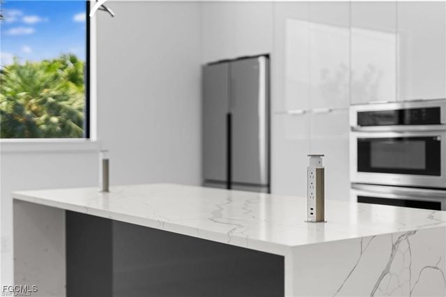 2013 SW 37th TER, Cape Coral, FL 33914