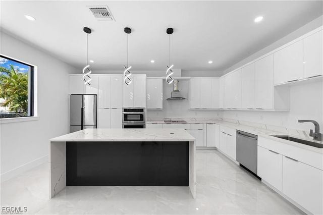 2013 SW 37th TER, Cape Coral, FL 33914