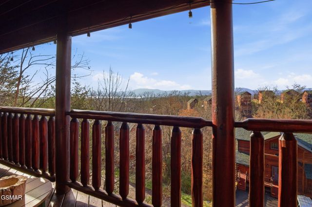 1091 Towering Oaks Drive, Sevierville, TN 37876