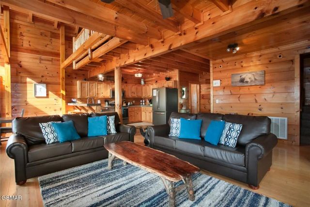 1091 Towering Oaks Drive, Sevierville, TN 37876