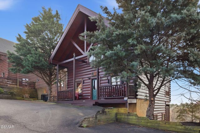 1091 Towering Oaks Drive, Sevierville, TN 37876