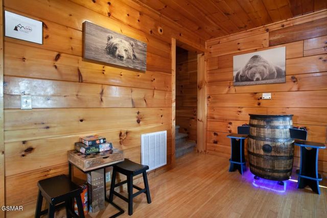 1091 Towering Oaks Drive, Sevierville, TN 37876