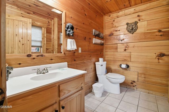 1091 Towering Oaks Drive, Sevierville, TN 37876