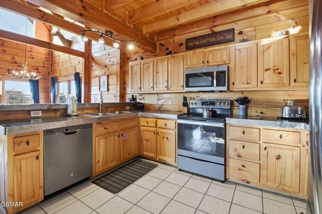 1091 Towering Oaks Drive, Sevierville, TN 37876