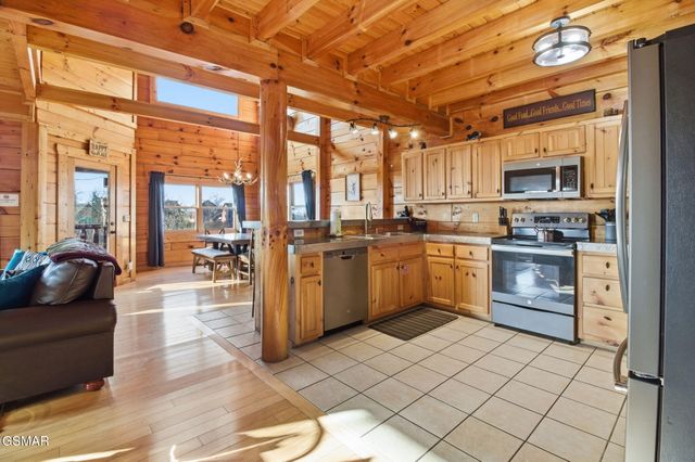 1091 Towering Oaks Drive, Sevierville, TN 37876