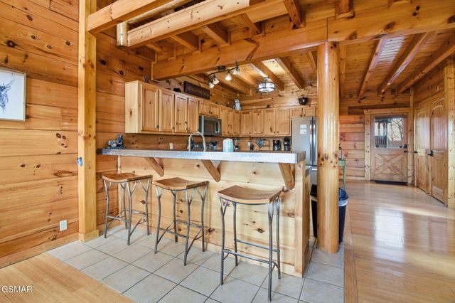 1091 Towering Oaks Drive, Sevierville, TN 37876