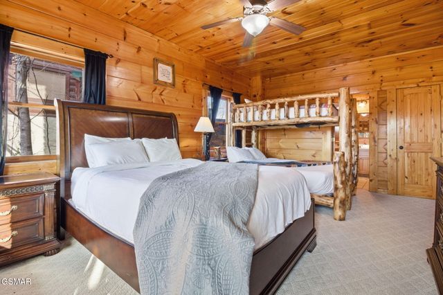 1091 Towering Oaks Drive, Sevierville, TN 37876