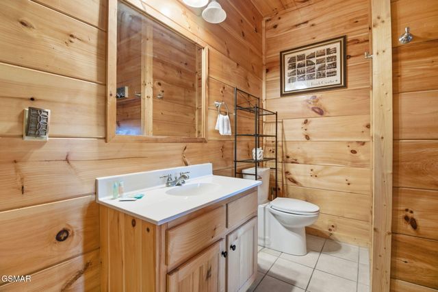 1091 Towering Oaks Drive, Sevierville, TN 37876