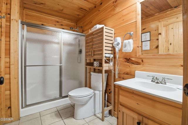 1091 Towering Oaks Drive, Sevierville, TN 37876