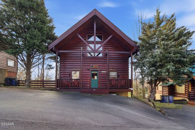 1091 Towering Oaks Drive, Sevierville, TN 37876