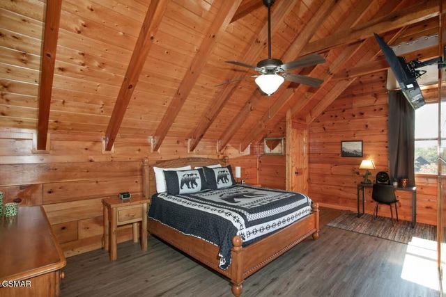 1091 Towering Oaks Drive, Sevierville, TN 37876