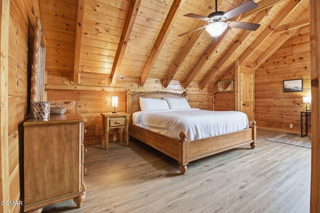 1091 Towering Oaks Drive, Sevierville, TN 37876