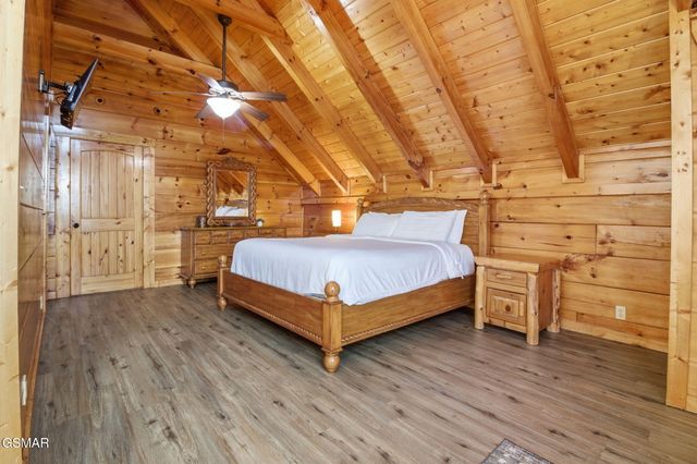 1091 Towering Oaks Drive, Sevierville, TN 37876