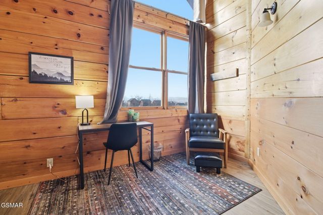 1091 Towering Oaks Drive, Sevierville, TN 37876