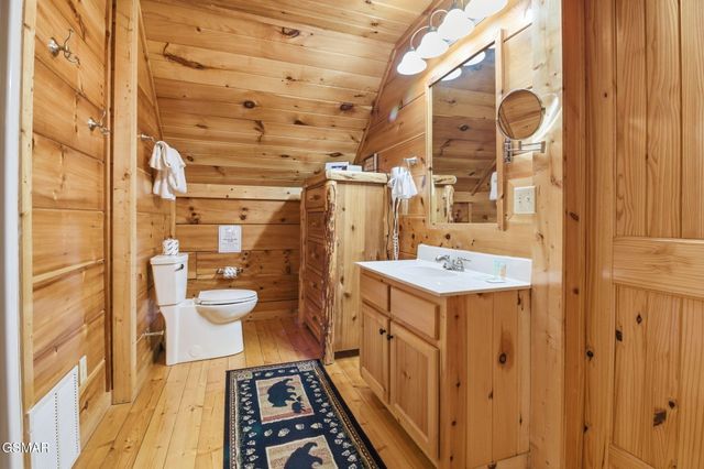 1091 Towering Oaks Drive, Sevierville, TN 37876