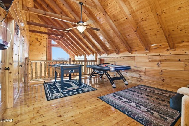 1091 Towering Oaks Drive, Sevierville, TN 37876