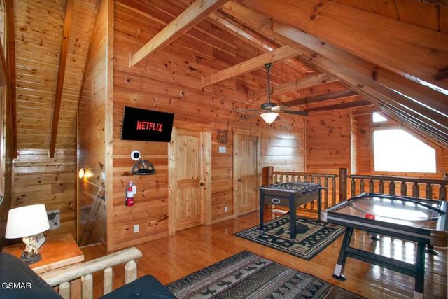 1091 Towering Oaks Drive, Sevierville, TN 37876