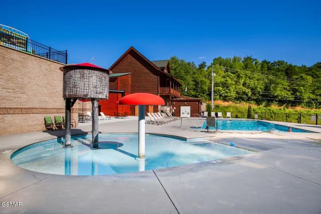 1091 Towering Oaks Drive, Sevierville, TN 37876