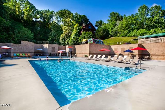 1091 Towering Oaks Drive, Sevierville, TN 37876