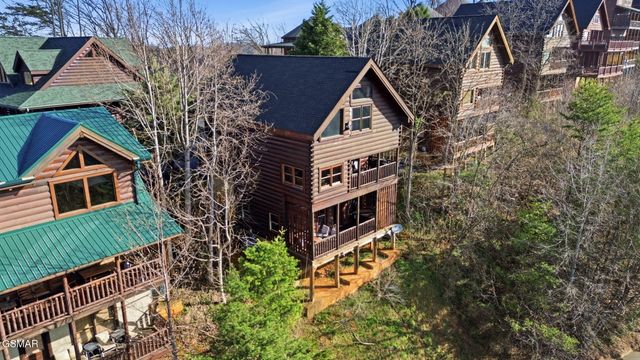 1091 Towering Oaks Drive, Sevierville, TN 37876