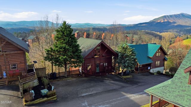 1091 Towering Oaks Drive, Sevierville, TN 37876