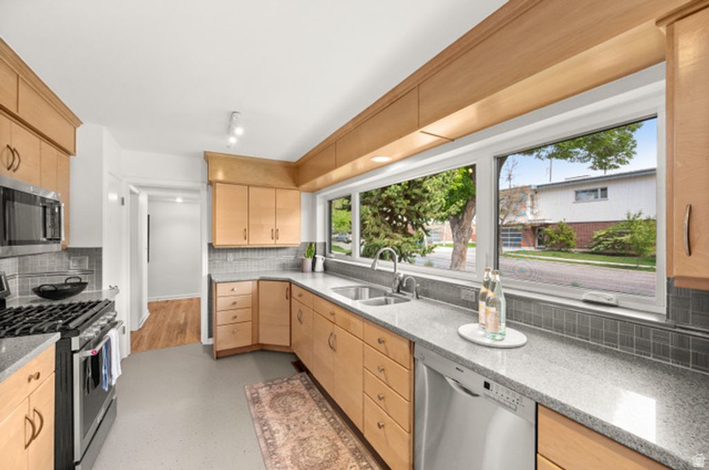 Image 6 of property listing at 1318 S YUMA ST, Salt Lake City, UT 84108