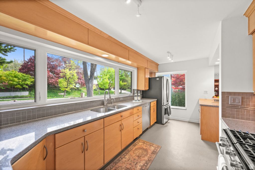 Image 8 of property listing at 1318 S YUMA ST, Salt Lake City, UT 84108