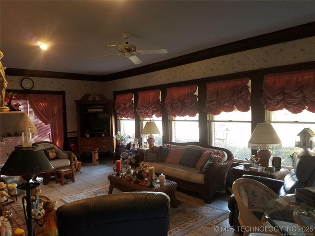 66235 S 320 Road, Chouteau, OK 74337