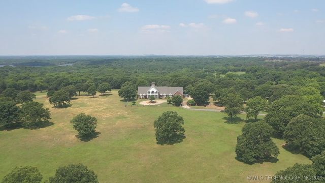 66235 S 320 Road, Chouteau, OK 74337