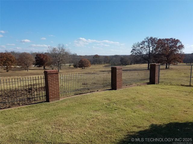 66235 S 320 Road, Chouteau, OK 74337