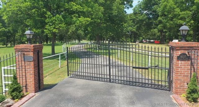 66235 S 320 Road, Chouteau, OK 74337