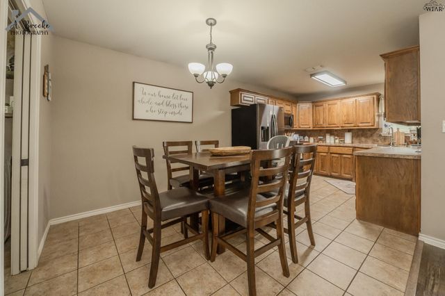 1220 NEWMAN AVENUE, Iowa Park, TX 76367