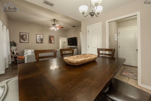 1220 NEWMAN AVENUE, Iowa Park, TX 76367