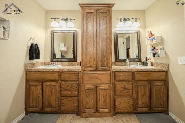 1220 NEWMAN AVENUE, Iowa Park, TX 76367