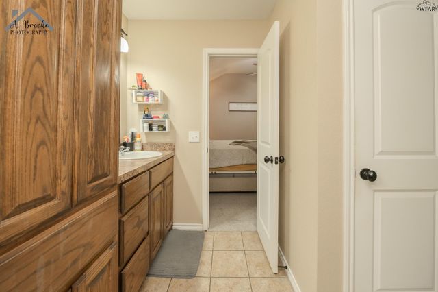 1220 NEWMAN AVENUE, Iowa Park, TX 76367