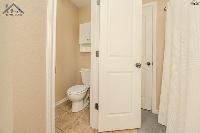 1220 NEWMAN AVENUE, Iowa Park, TX 76367