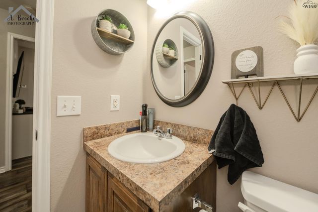 1220 NEWMAN AVENUE, Iowa Park, TX 76367