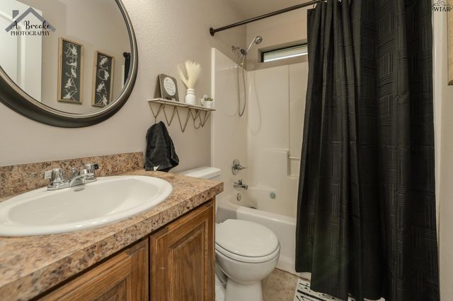 1220 NEWMAN AVENUE, Iowa Park, TX 76367