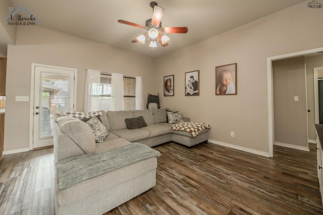 1220 NEWMAN AVENUE, Iowa Park, TX 76367